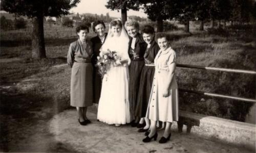 Hochzeit-Mutti und einige Schwestern